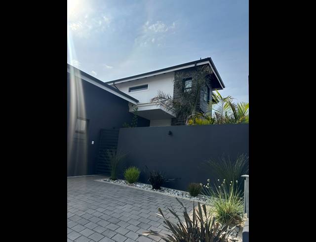 4 BEDROOM CLUSTER FOR SALE IN OLIVEDALE